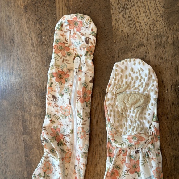 Velvet Fawn Floral zippy footie size 2T - Picture 4 of 4